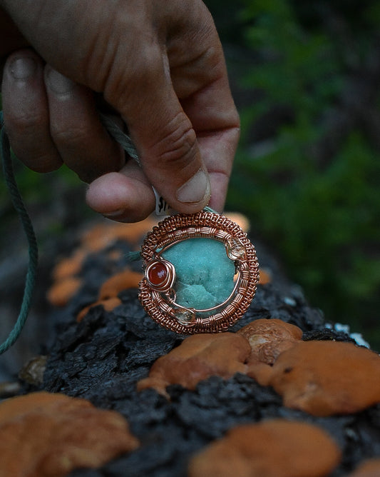 Hemimorphite , Carnelian, Lemon Quartz